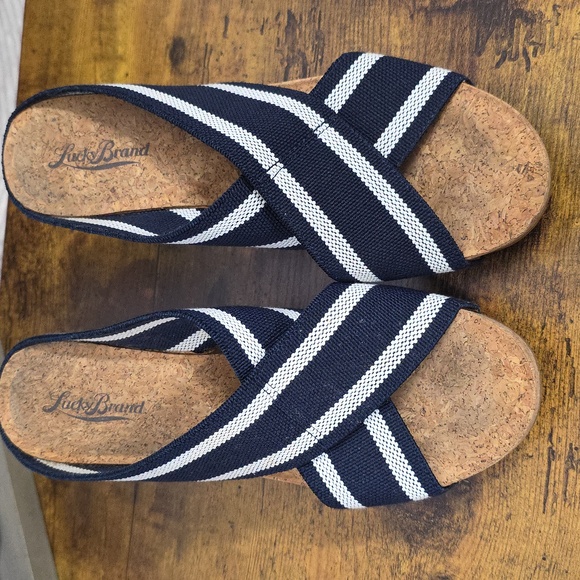 Lucky Brand Miller Wedge Sandals - Picture 4 of 12